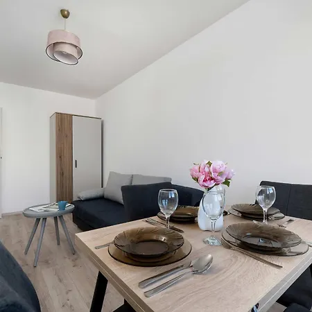 Bright 2-bedroom With Bathtub, Remote Work By Renters Wrocław