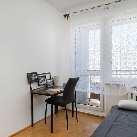 Bright 2-bedroom With Bathtub, Remote Work By Renters * فروتسواف