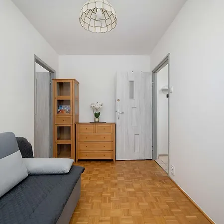 Bright 2-bedroom With Bathtub, Remote Work By Renters فروتسواف