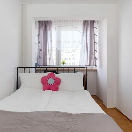 Bright 2-bedroom With Bathtub, Remote Work By Renters شقة فروتسواف