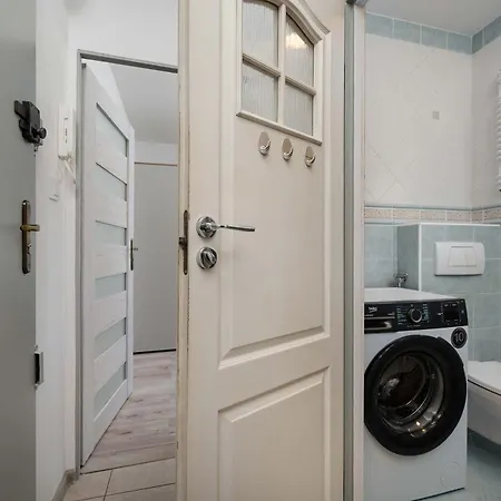 شقة Bright 2-bedroom With Bathtub, Remote Work By Renters فروتسواف